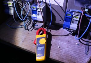 La Policía Local de Valencia desconecta 40 enganches ilegales a la red eléctrica